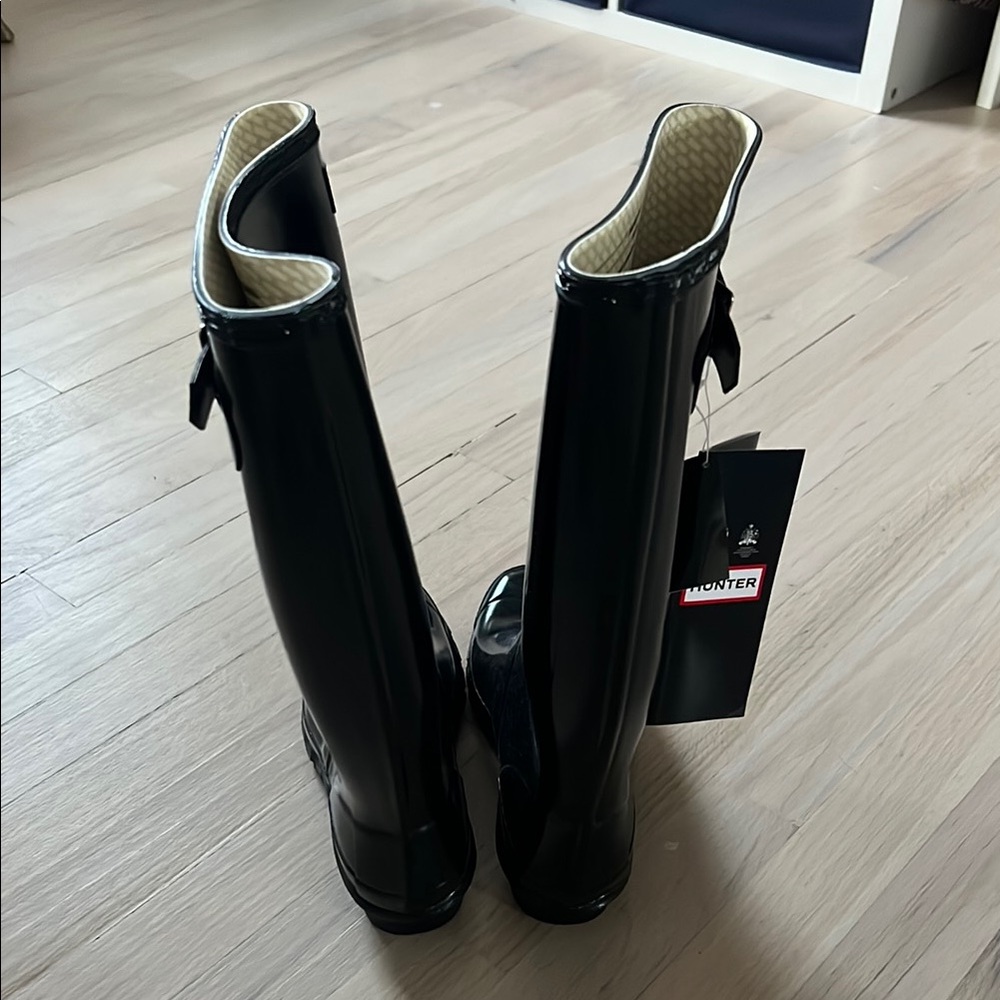 Hunter Classic Black Glossy Boots - Picture 3 of 6